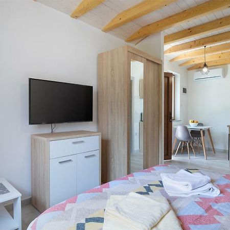 Apartments Leonardo&Mak Pula Exterior photo